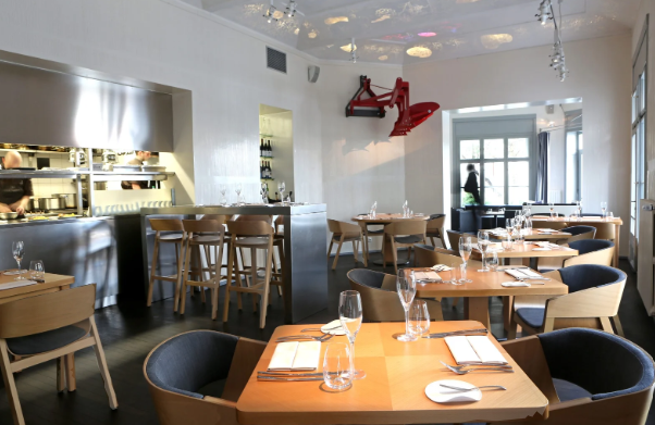 Field Restaurant Prague, gastronomie moderne accessible PMR