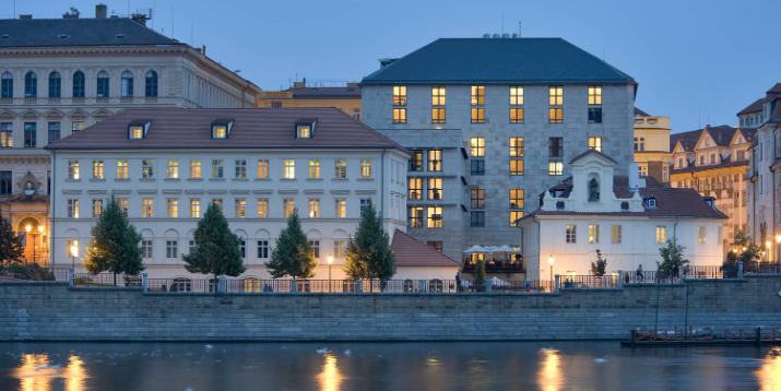 Four Seasons Prague, hôtel accessible PMR bord de Vltava