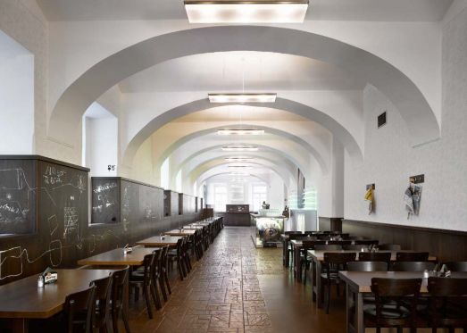 Lokál Dlouháááá Prague, brasserie accessible PMR